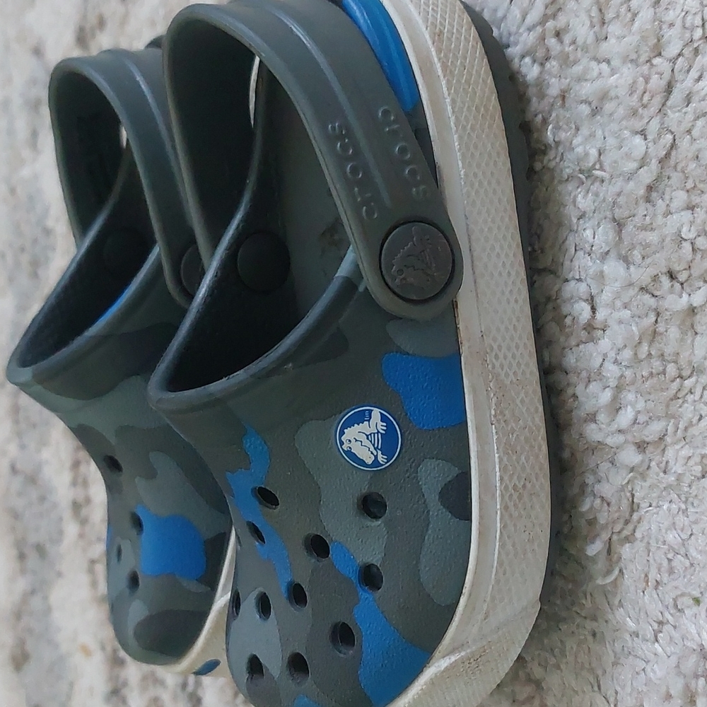 Cross- Kids Crocband clogs, size 4/5 (TODDLER)  Grey & Blue camo